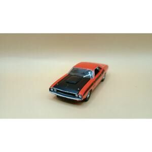 Auto World 1970 Dodge Challenger R/T Orange And Black 1:64